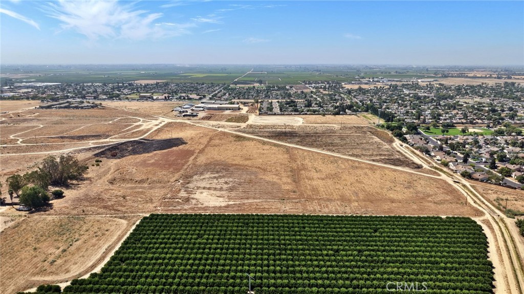 28 E South Ave, Parlier, CA 93648