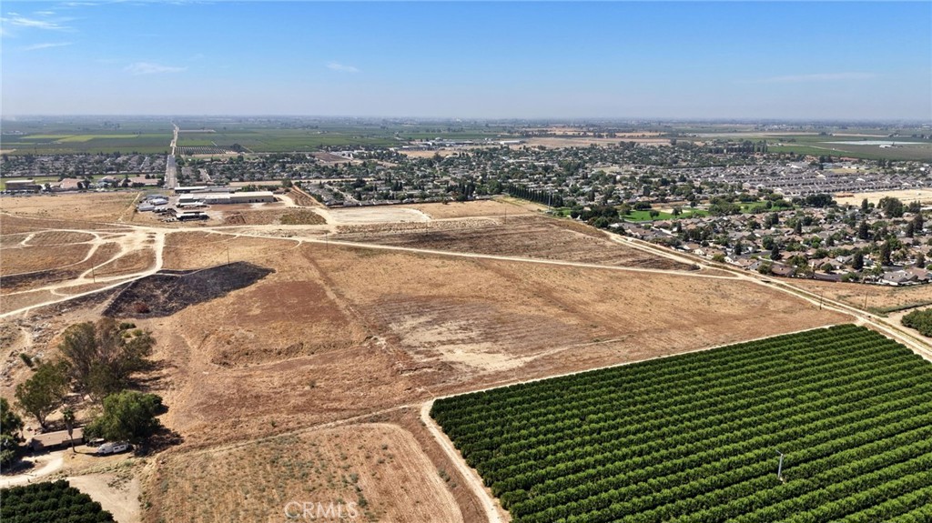 28 E South Ave, Parlier, CA 93648
