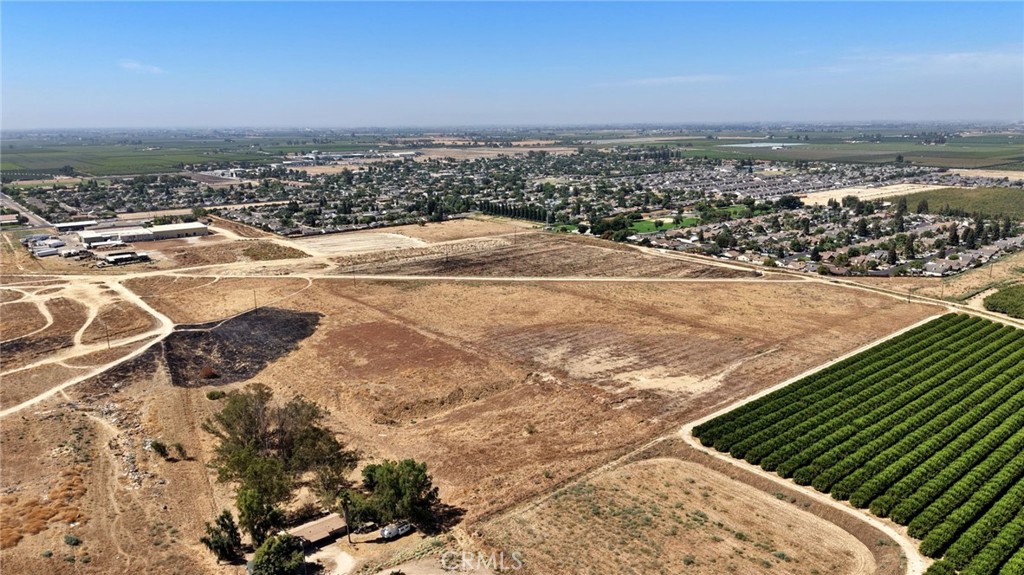 28 E South Ave, Parlier, CA 93648