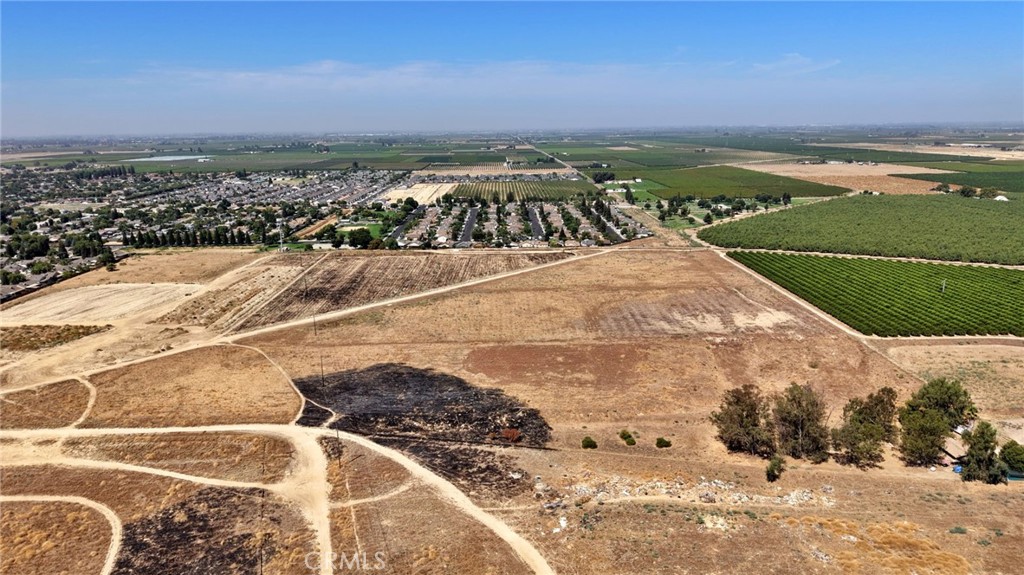 28 E South Ave, Parlier, CA 93648