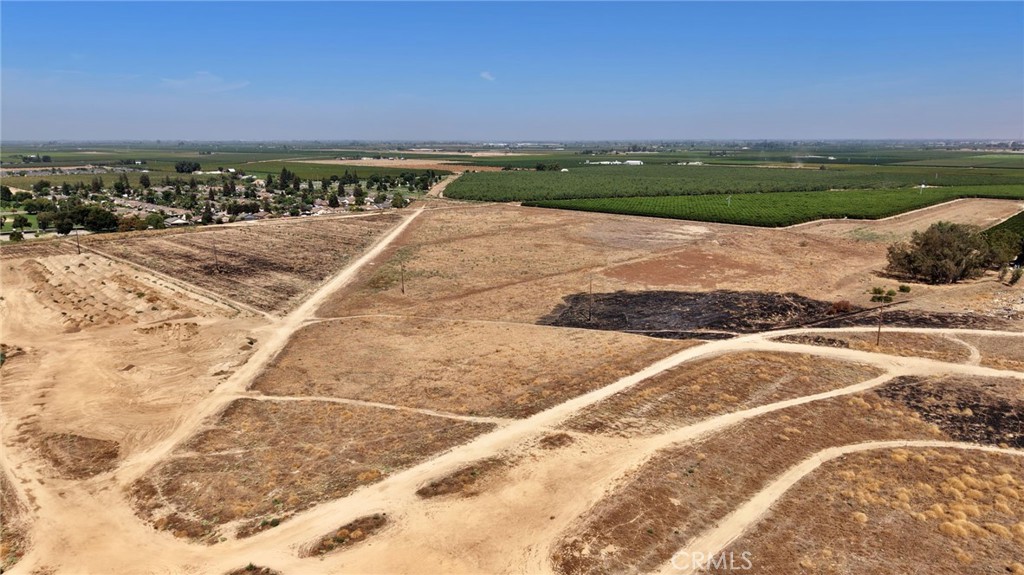 28 E South Ave, Parlier, CA 93648