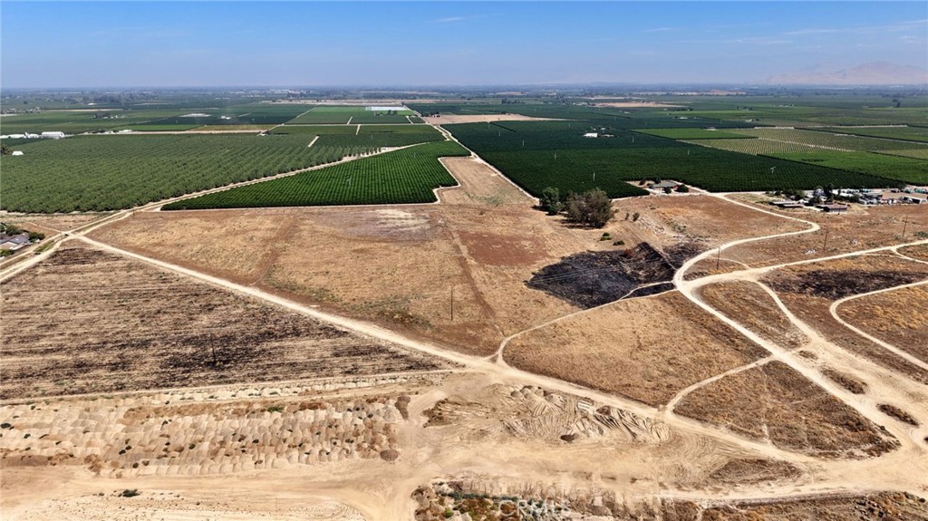 28 E South Ave, Parlier, CA 93648
