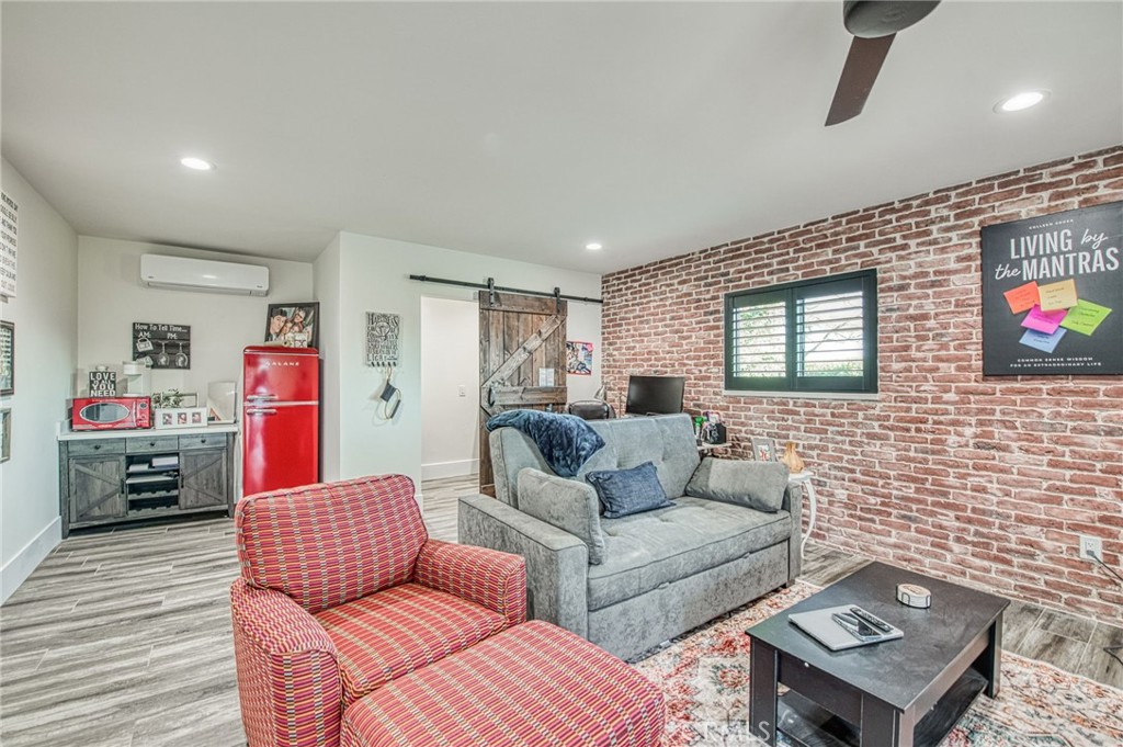 11735 E Santa Ana, Clovis, CA 93619