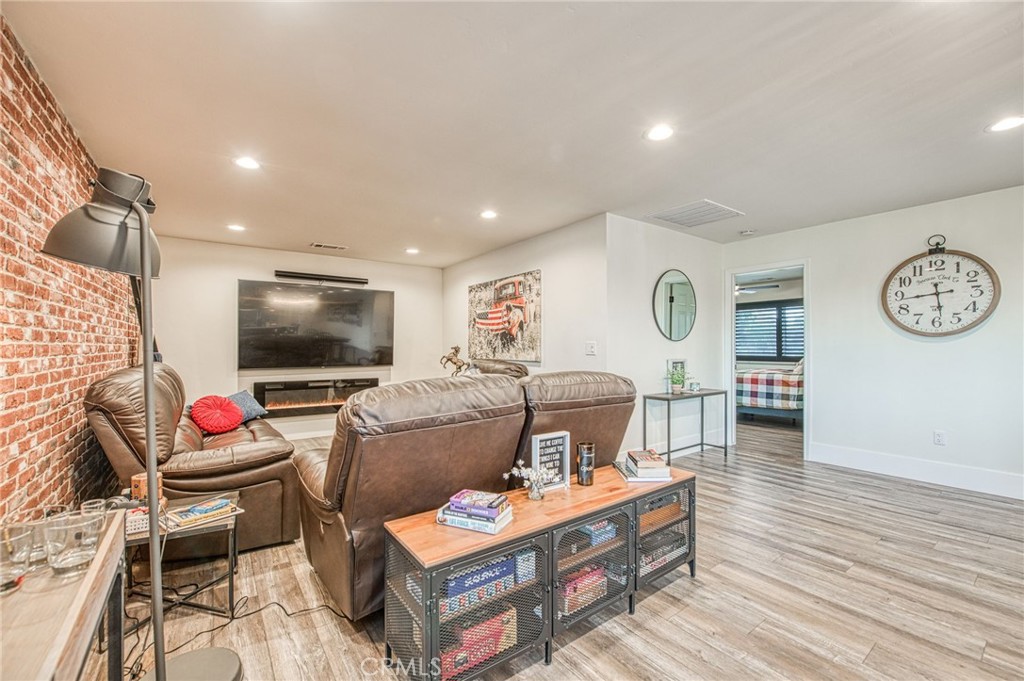 11735 E Santa Ana, Clovis, CA 93619
