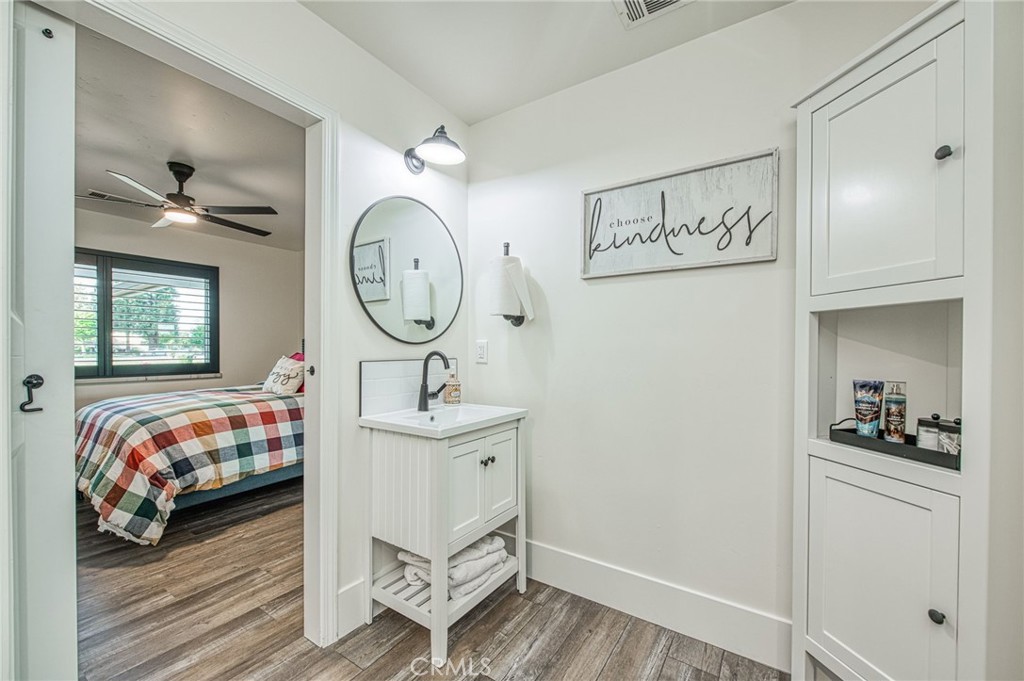 11735 E Santa Ana, Clovis, CA 93619