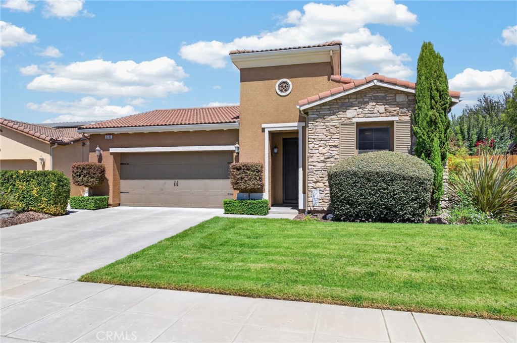 3745 Robinwood, Clovis, CA 93619