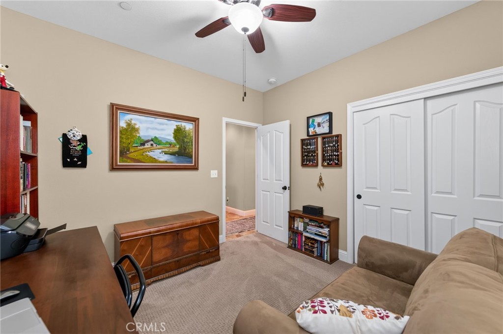 3745 Robinwood, Clovis, CA 93619