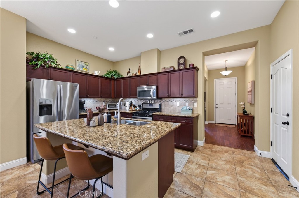 3745 Robinwood, Clovis, CA 93619