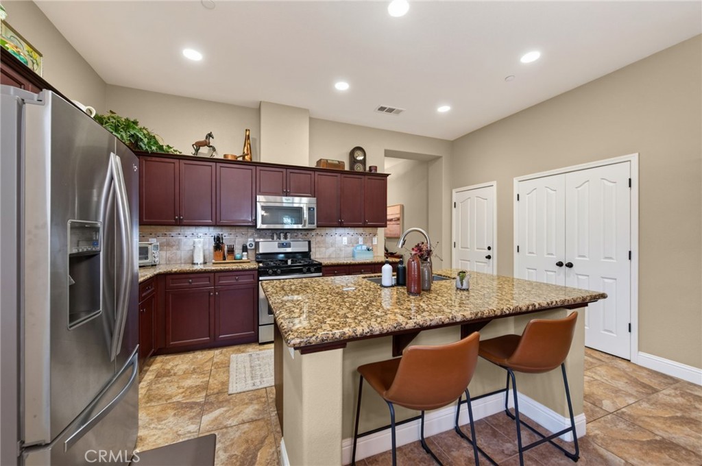 3745 Robinwood, Clovis, CA 93619