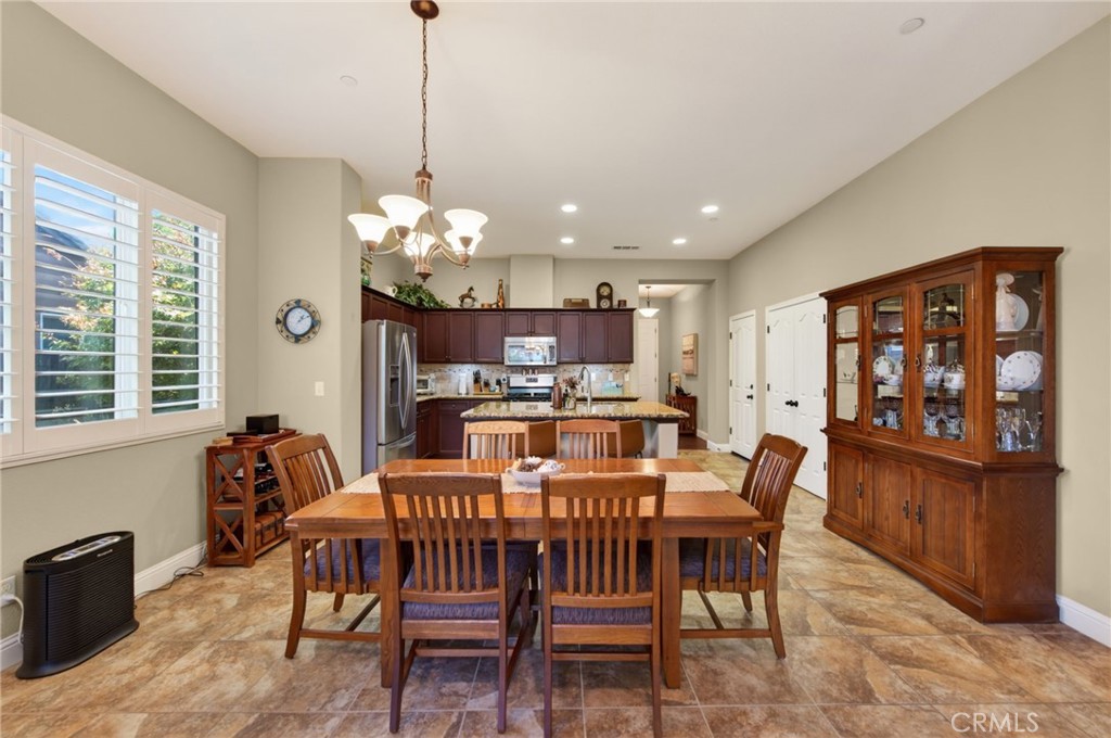 3745 Robinwood, Clovis, CA 93619
