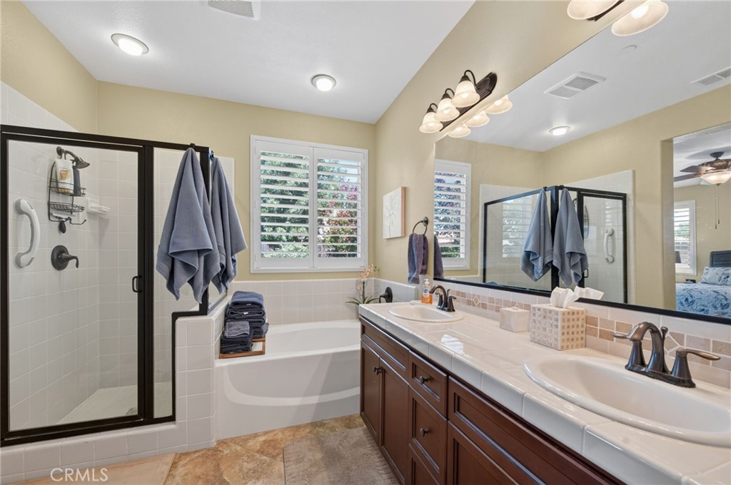 3745 Robinwood, Clovis, CA 93619