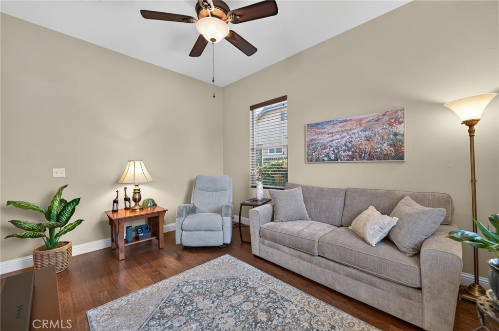3745 Robinwood, Clovis, CA 93619