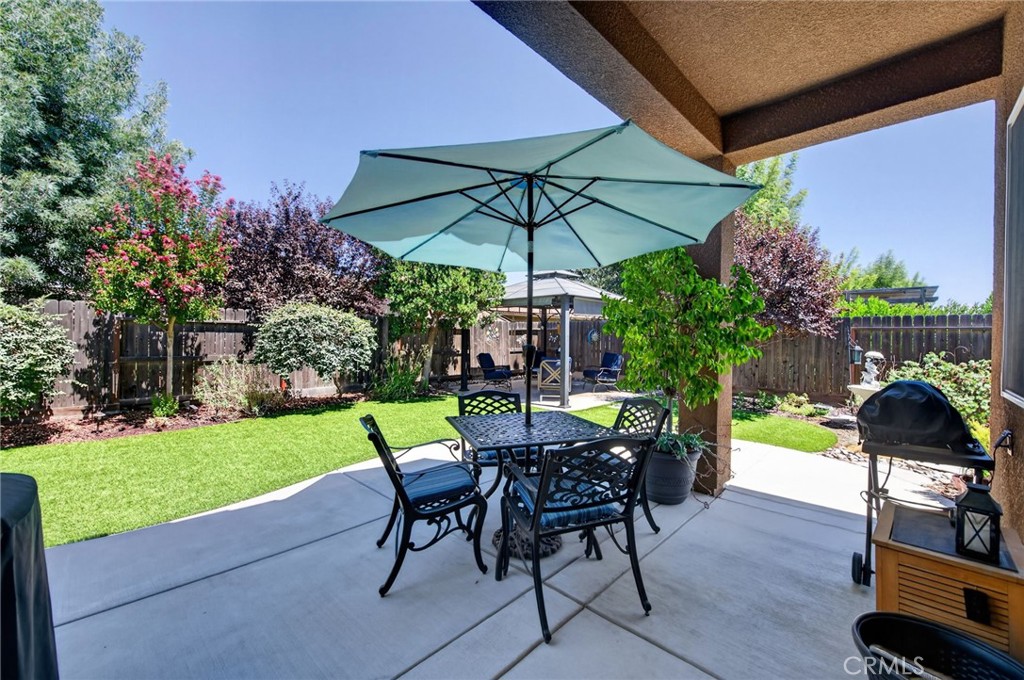3745 Robinwood, Clovis, CA 93619