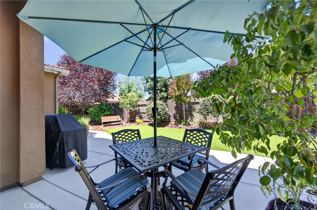 3745 Robinwood, Clovis, CA 93619