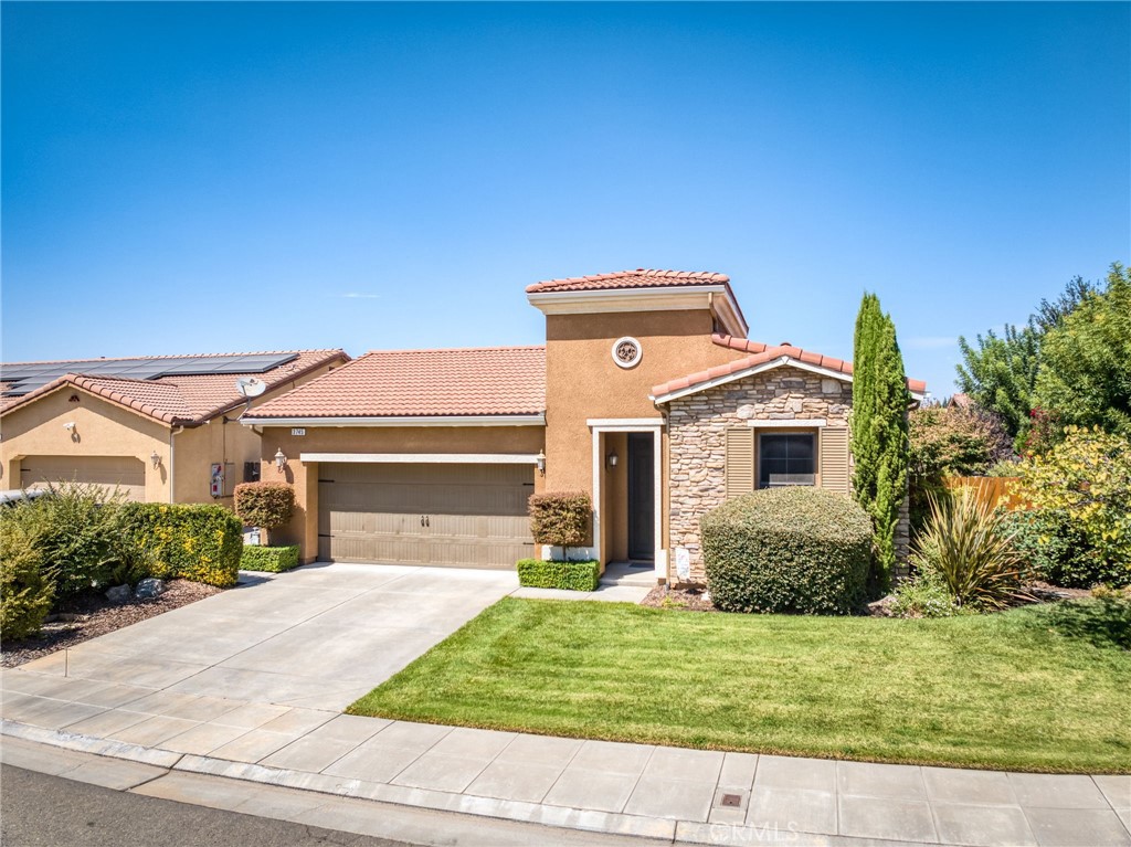 3745 Robinwood, Clovis, CA 93619
