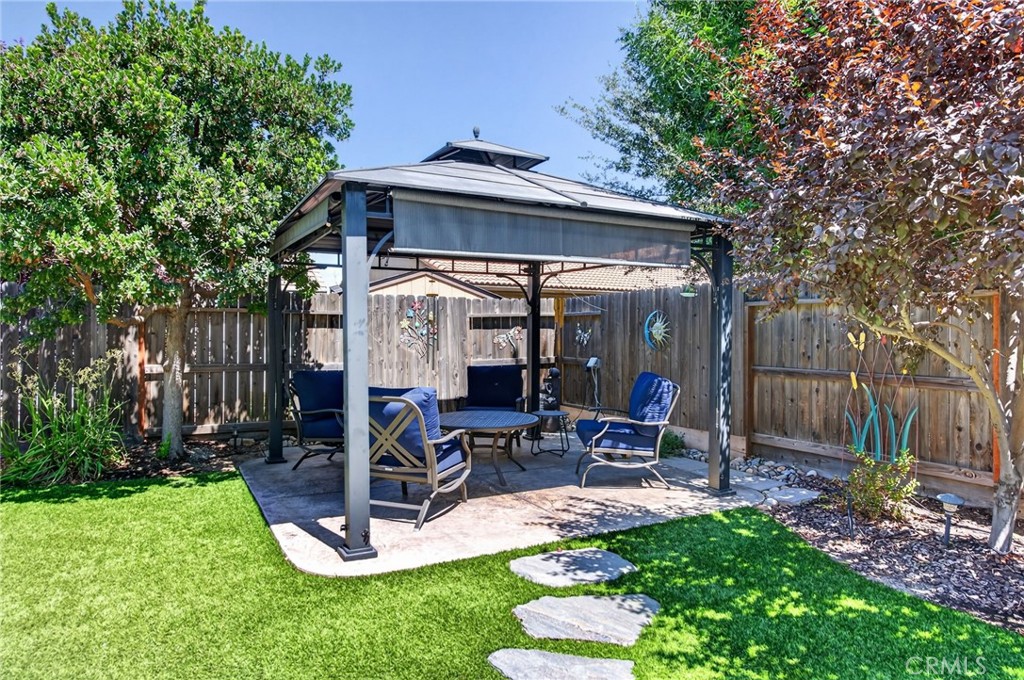 3745 Robinwood, Clovis, CA 93619