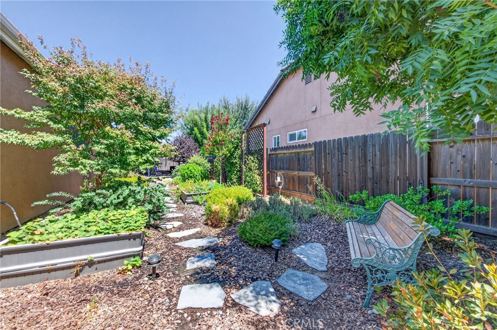 3745 Robinwood, Clovis, CA 93619