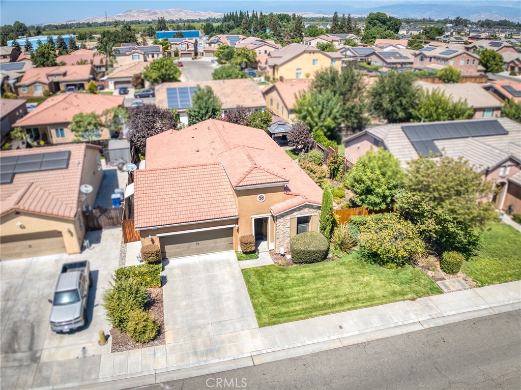 3745 Robinwood, Clovis, CA 93619