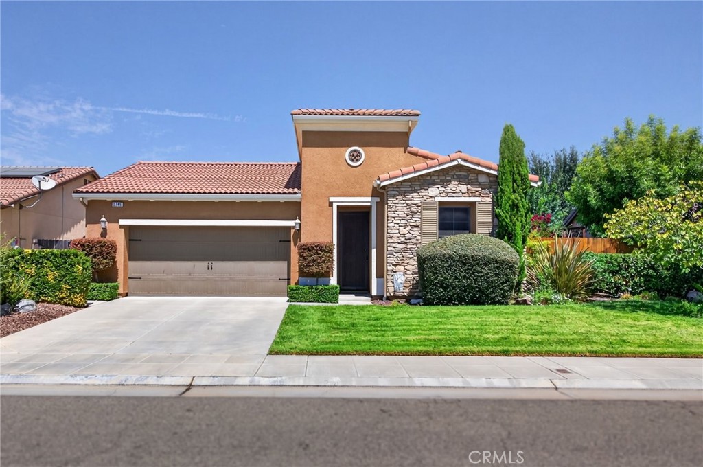 3745 Robinwood, Clovis, CA 93619