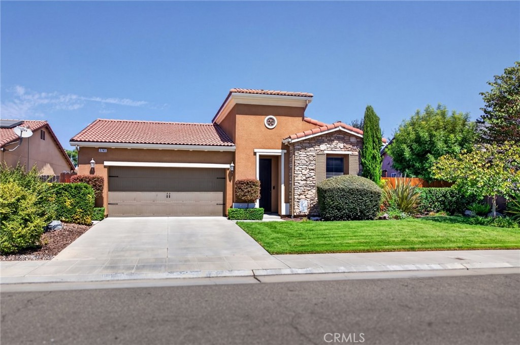 3745 Robinwood, Clovis, CA 93619
