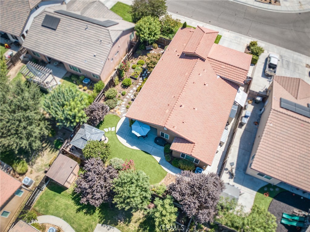 3745 Robinwood, Clovis, CA 93619