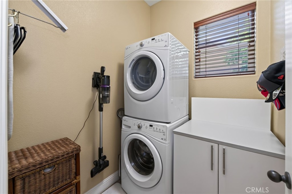 3745 Robinwood, Clovis, CA 93619