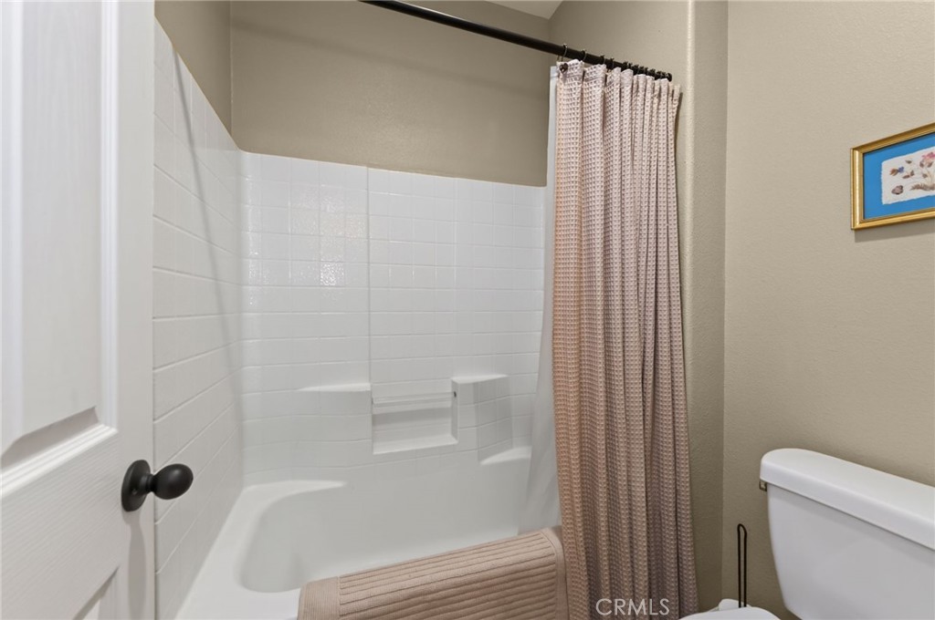 3745 Robinwood, Clovis, CA 93619