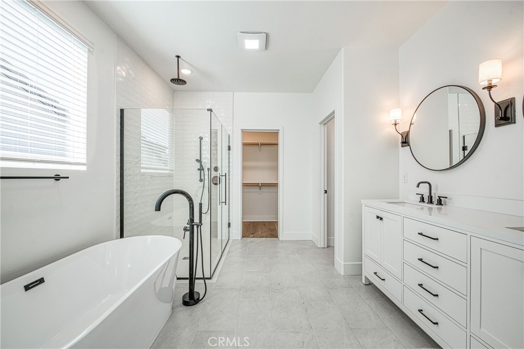 8165 Cottonwood Dr, Friant, CA 93626