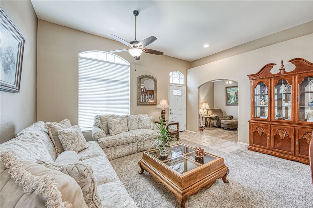 10588 E Fieldstone Ave, Clovis, CA 93619
