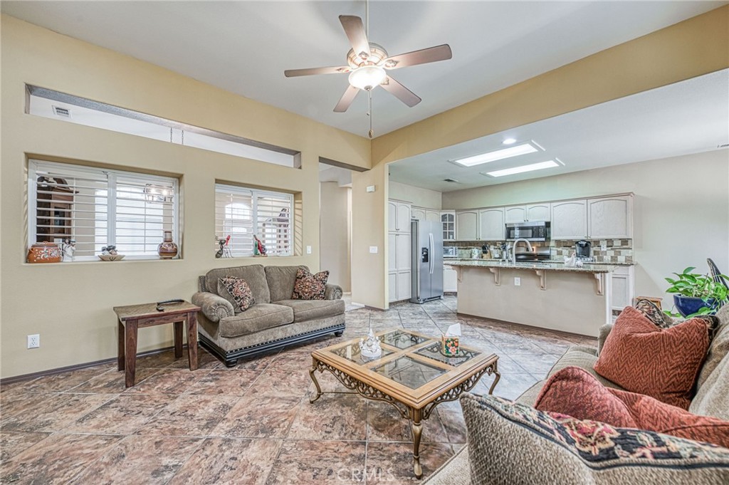 10588 E Fieldstone Ave, Clovis, CA 93619