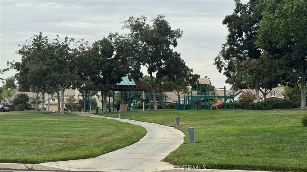 10588 E Fieldstone Ave, Clovis, CA 93619