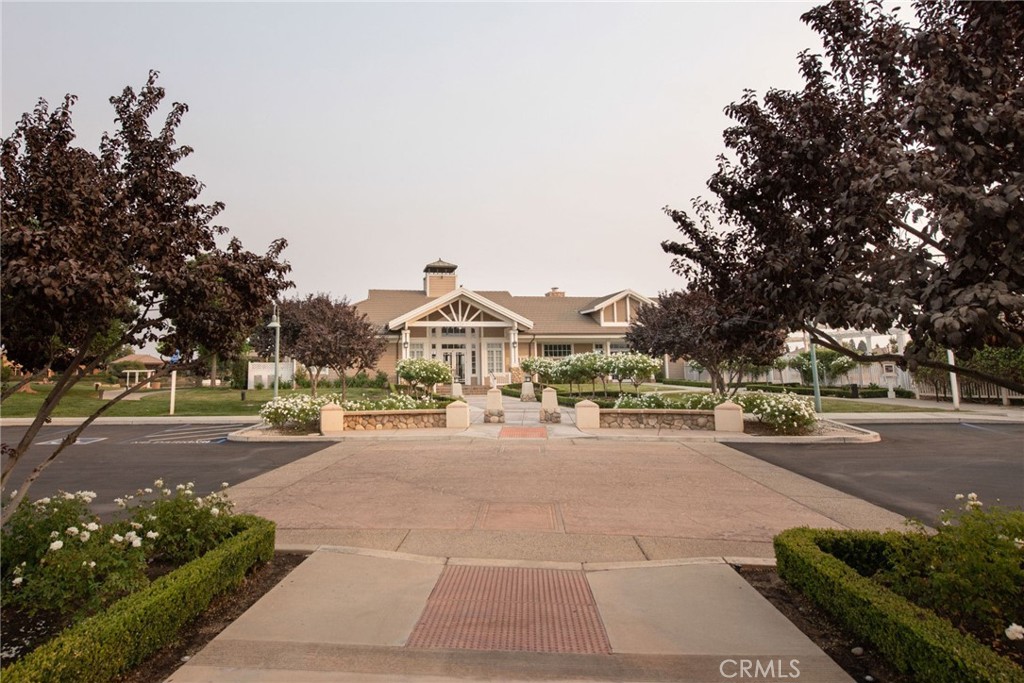 10588 E Fieldstone Ave, Clovis, CA 93619