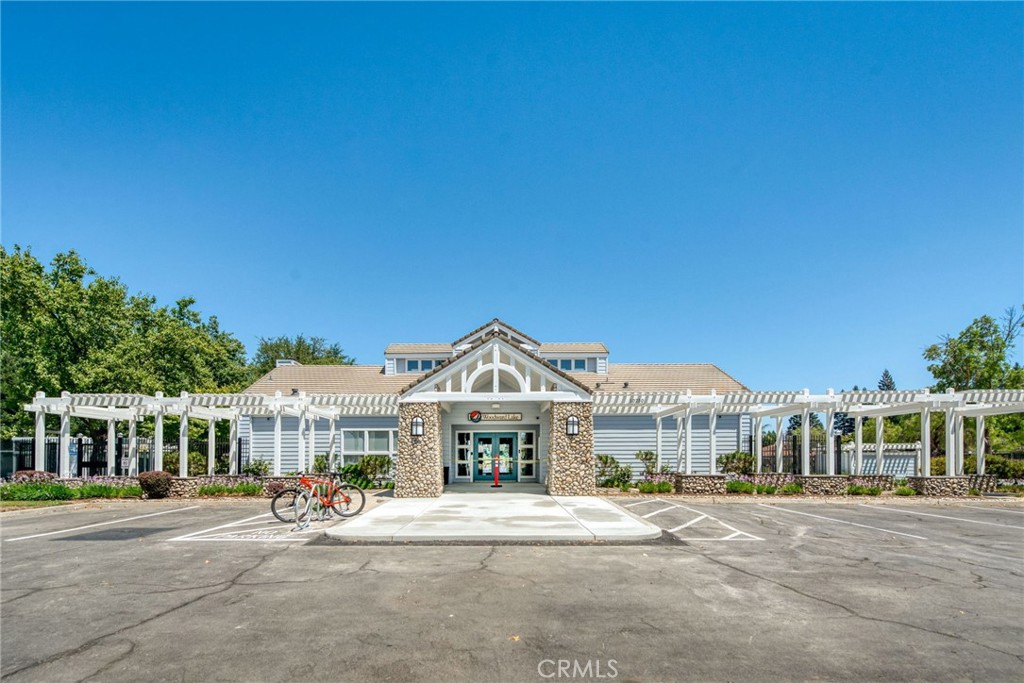 10588 E Fieldstone Ave, Clovis, CA 93619