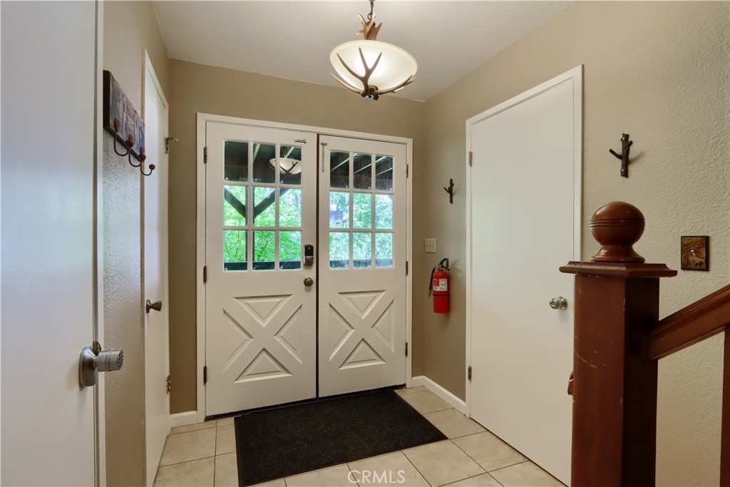 39420 Manzanita Dr, Oakhurst, CA 93644
