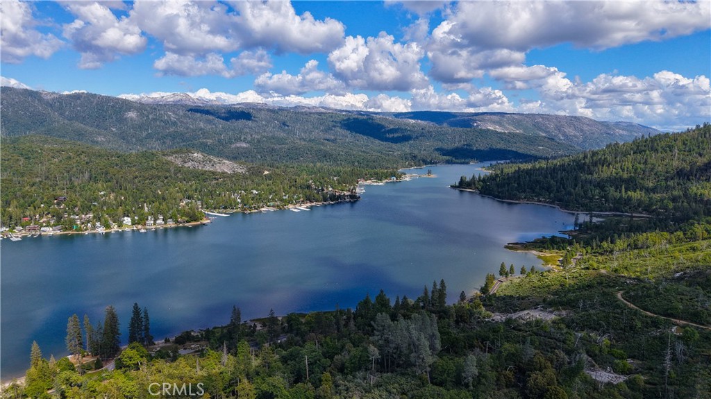 39420 Manzanita Dr, Oakhurst, CA 93644
