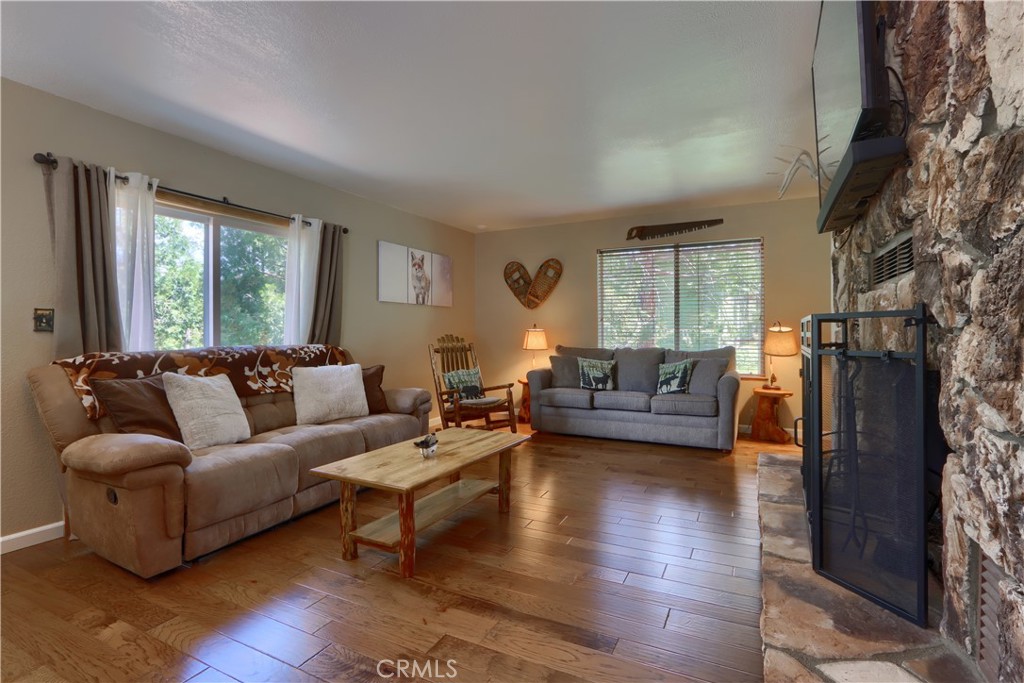 39420 Manzanita Dr, Oakhurst, CA 93644