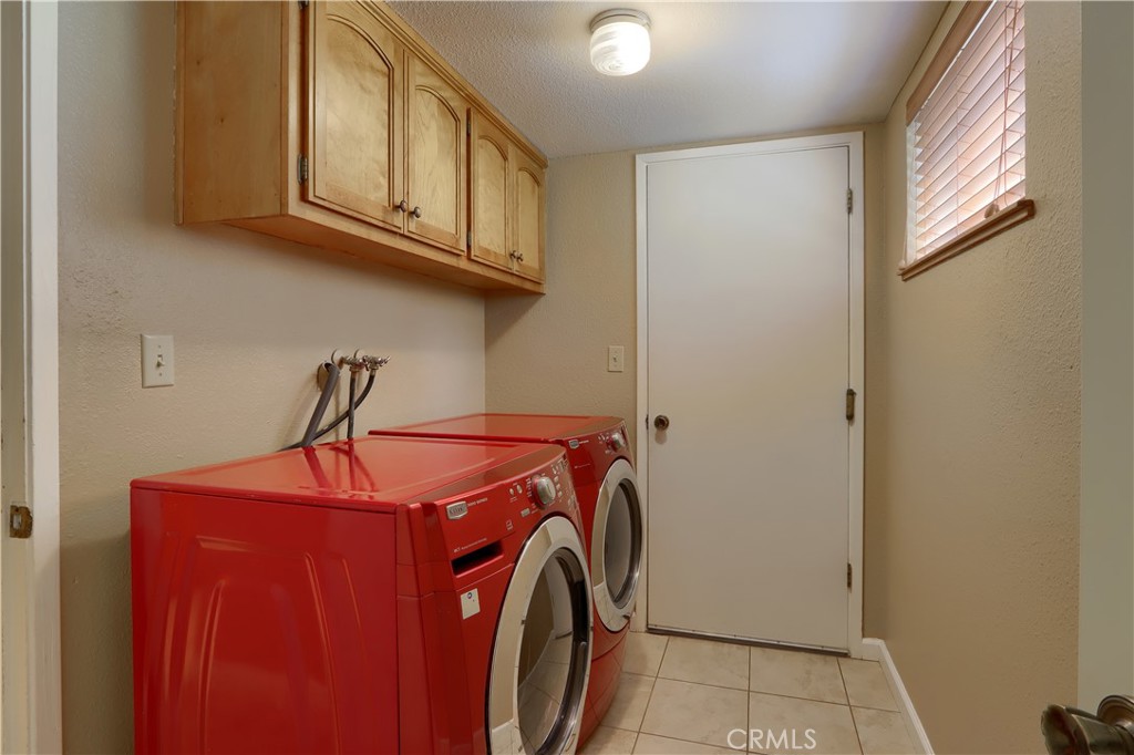 39420 Manzanita Dr, Oakhurst, CA 93644