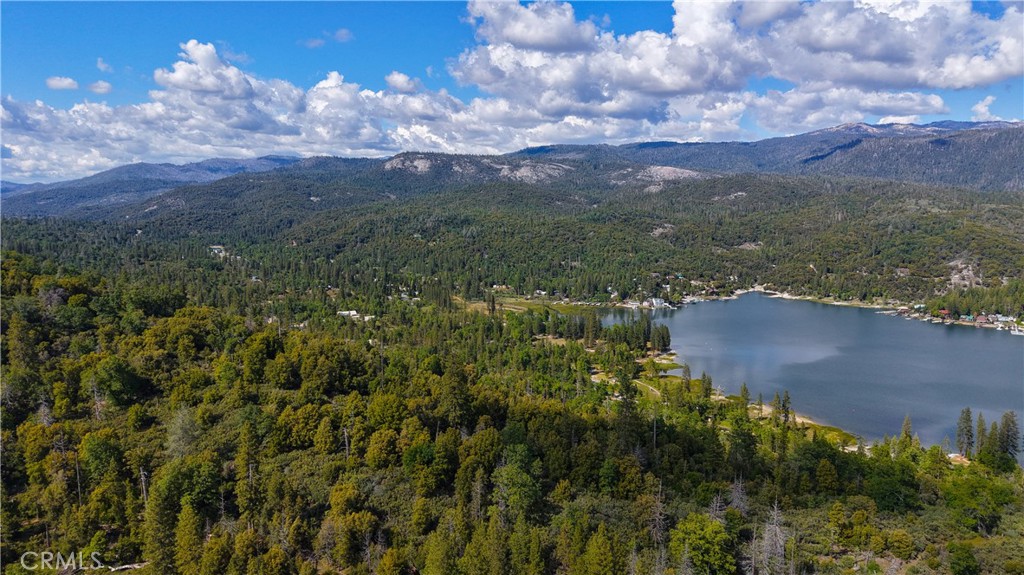 39420 Manzanita Dr, Oakhurst, CA 93644