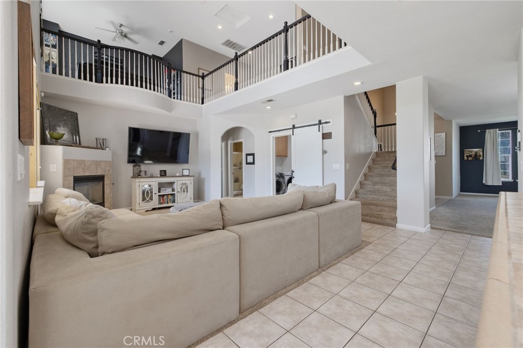 1114 Paradise Dr, Lemoore, CA 93245