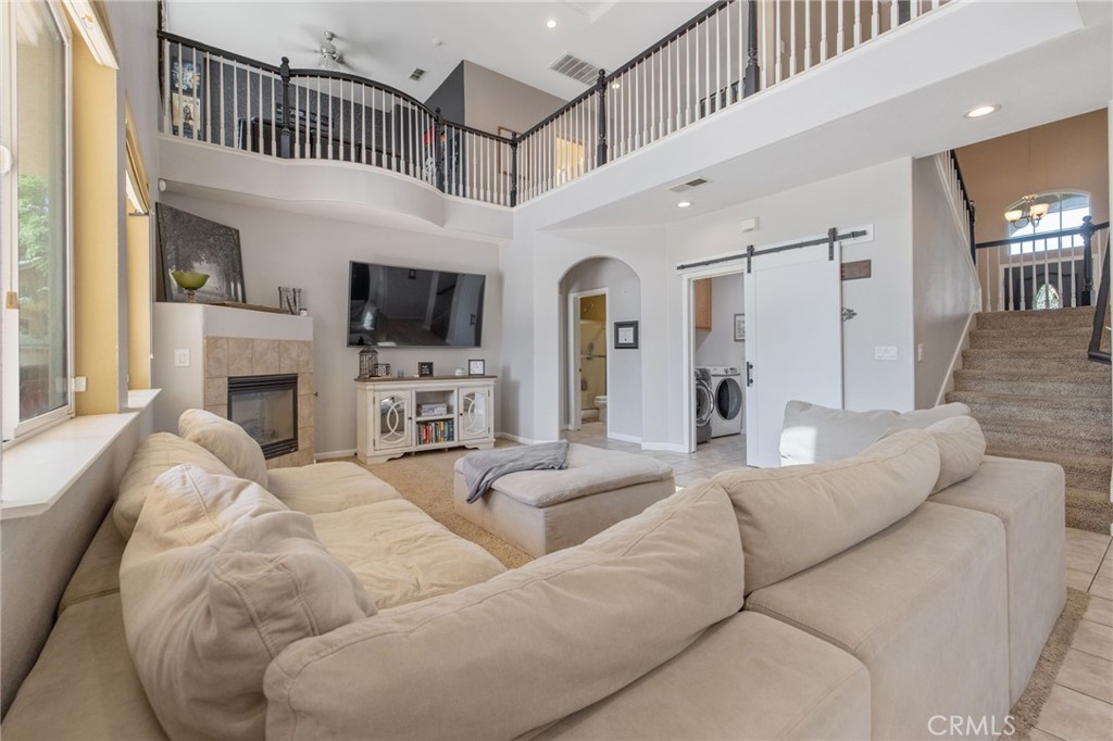 1114 Paradise Dr, Lemoore, CA 93245