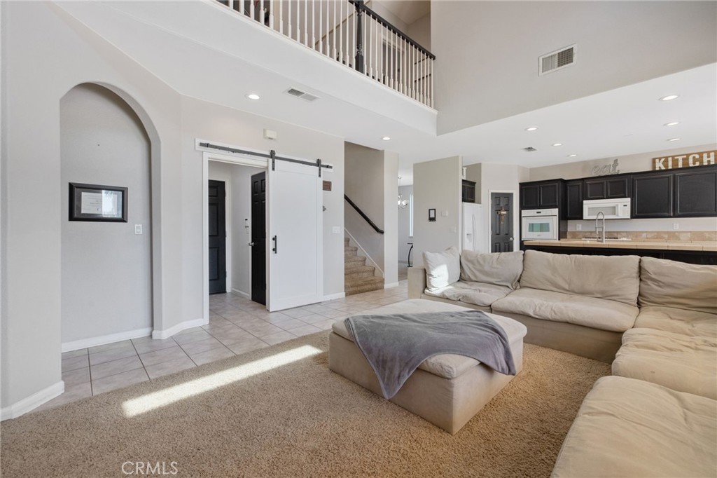 1114 Paradise Dr, Lemoore, CA 93245