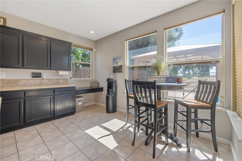 1114 Paradise Dr, Lemoore, CA 93245