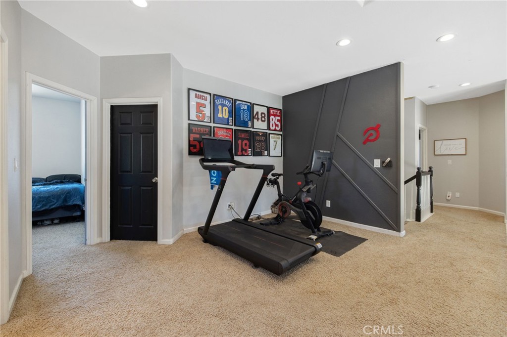 1114 Paradise Dr, Lemoore, CA 93245
