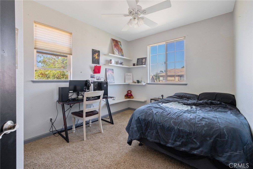 1114 Paradise Dr, Lemoore, CA 93245