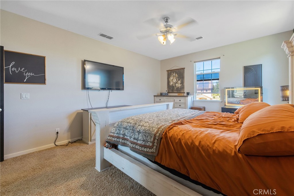 1114 Paradise Dr, Lemoore, CA 93245