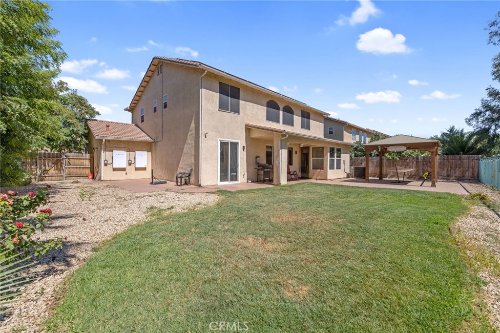1114 Paradise Dr, Lemoore, CA 93245