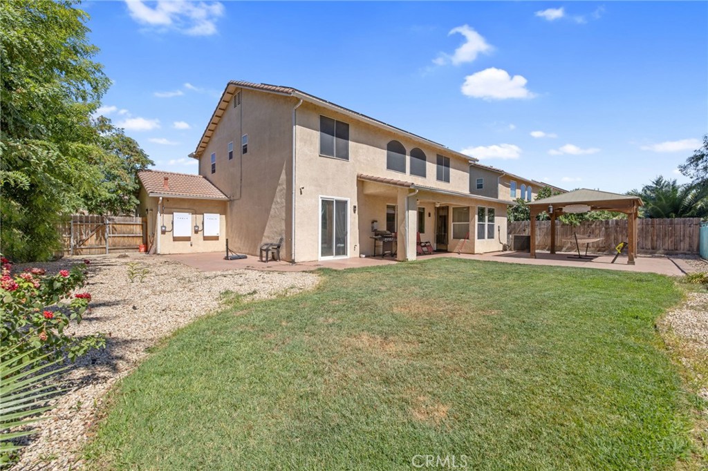 1114 Paradise Dr, Lemoore, CA 93245