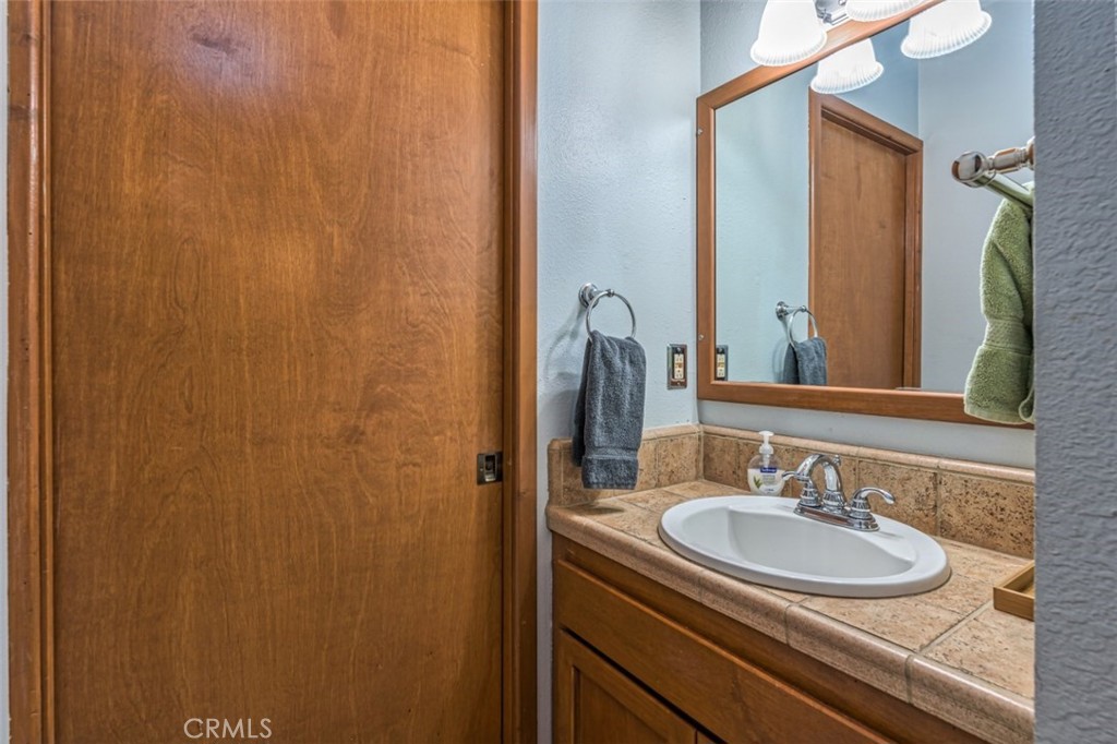 42203 Oak Ln, Oakhurst, CA 93644