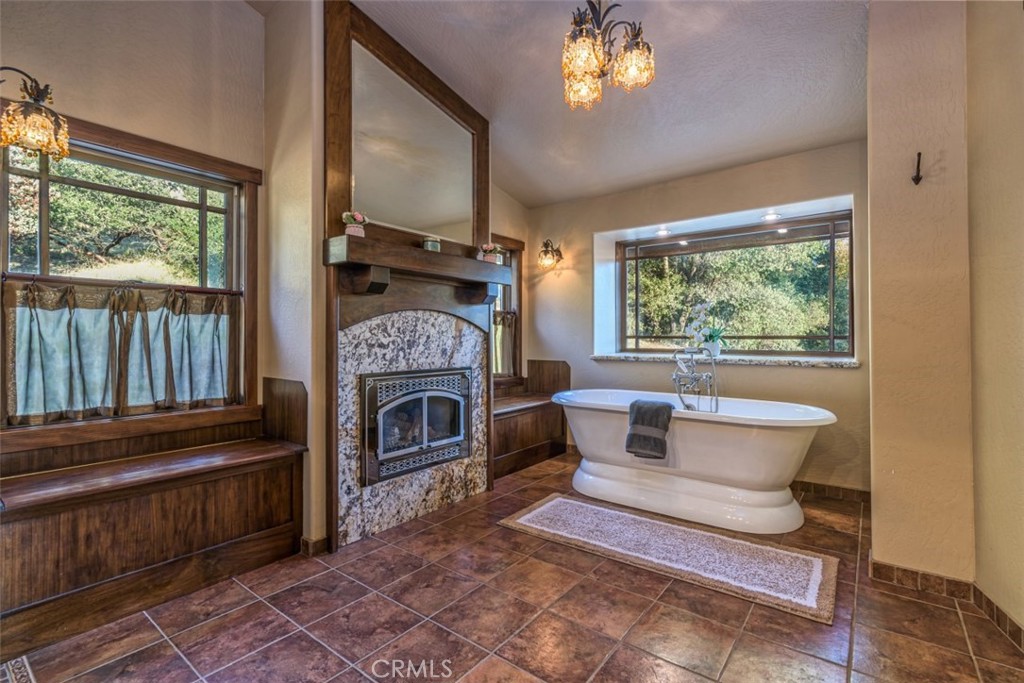 42203 Oak Ln, Oakhurst, CA 93644
