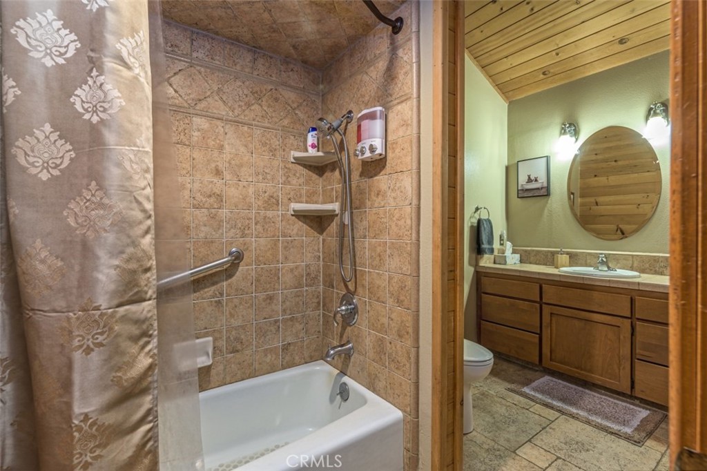 42203 Oak Ln, Oakhurst, CA 93644